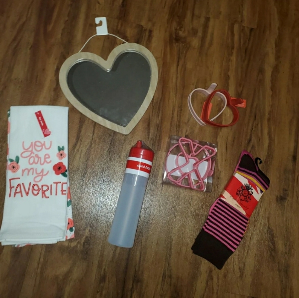 7 piece Valentines bundle